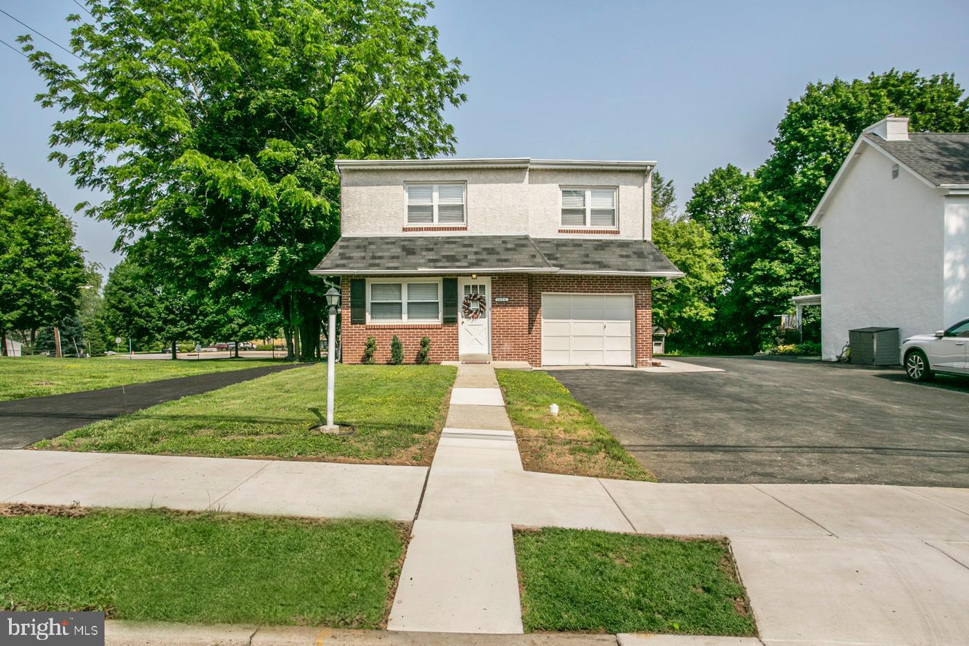 1408 Butler Pike Conshohocken, PA 19428 - Photo 1 of 56 Front with horseshoe driveway