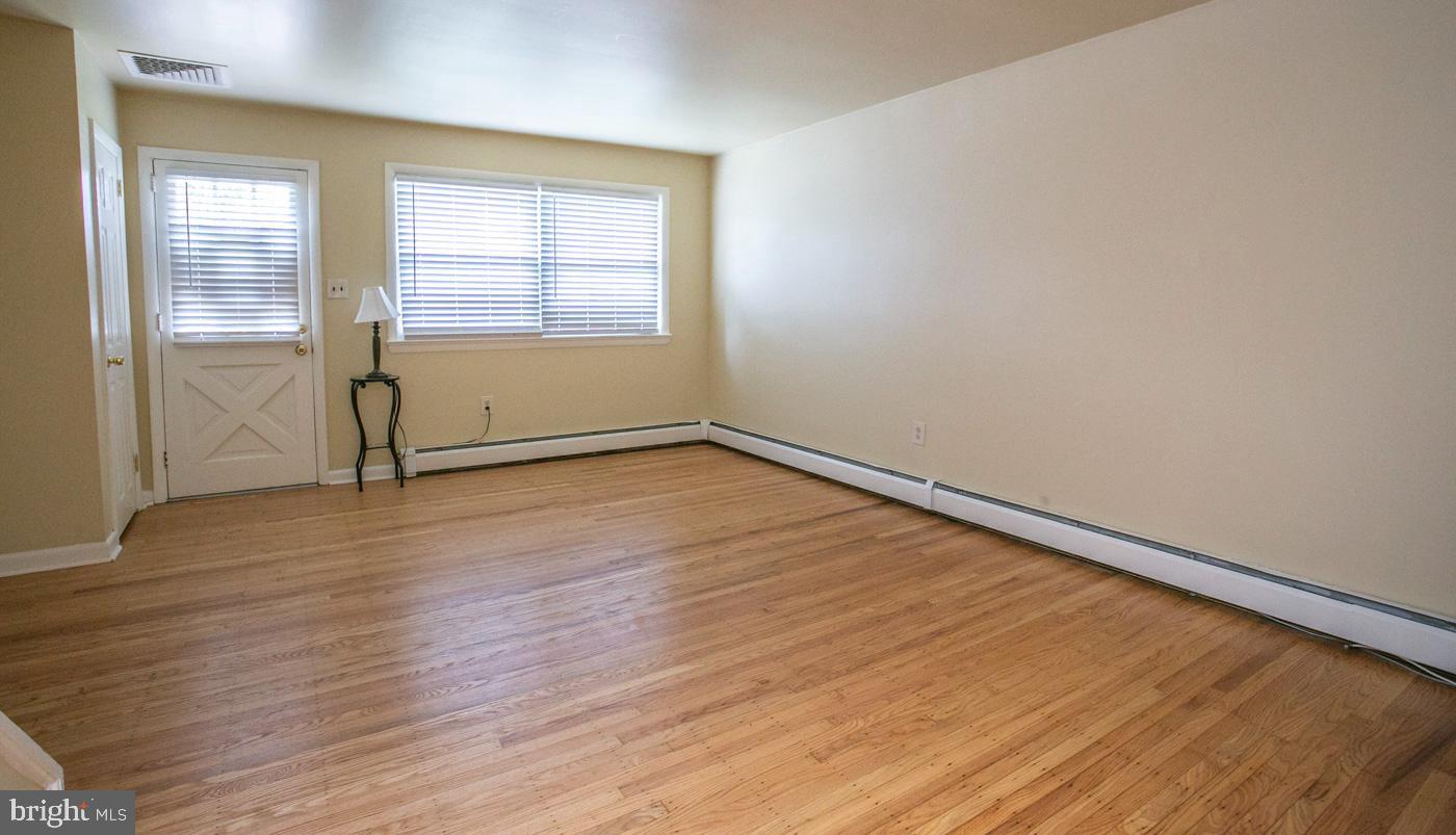 1408 Butler Pike Conshohocken, PA 19428 - Photo 18 of 56 Living Room