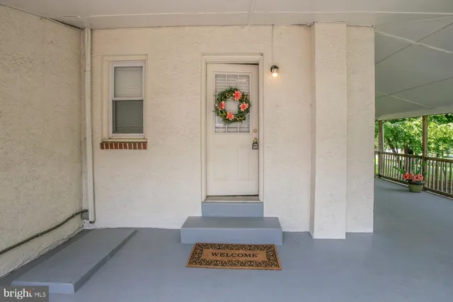 a view of a room with an empty space