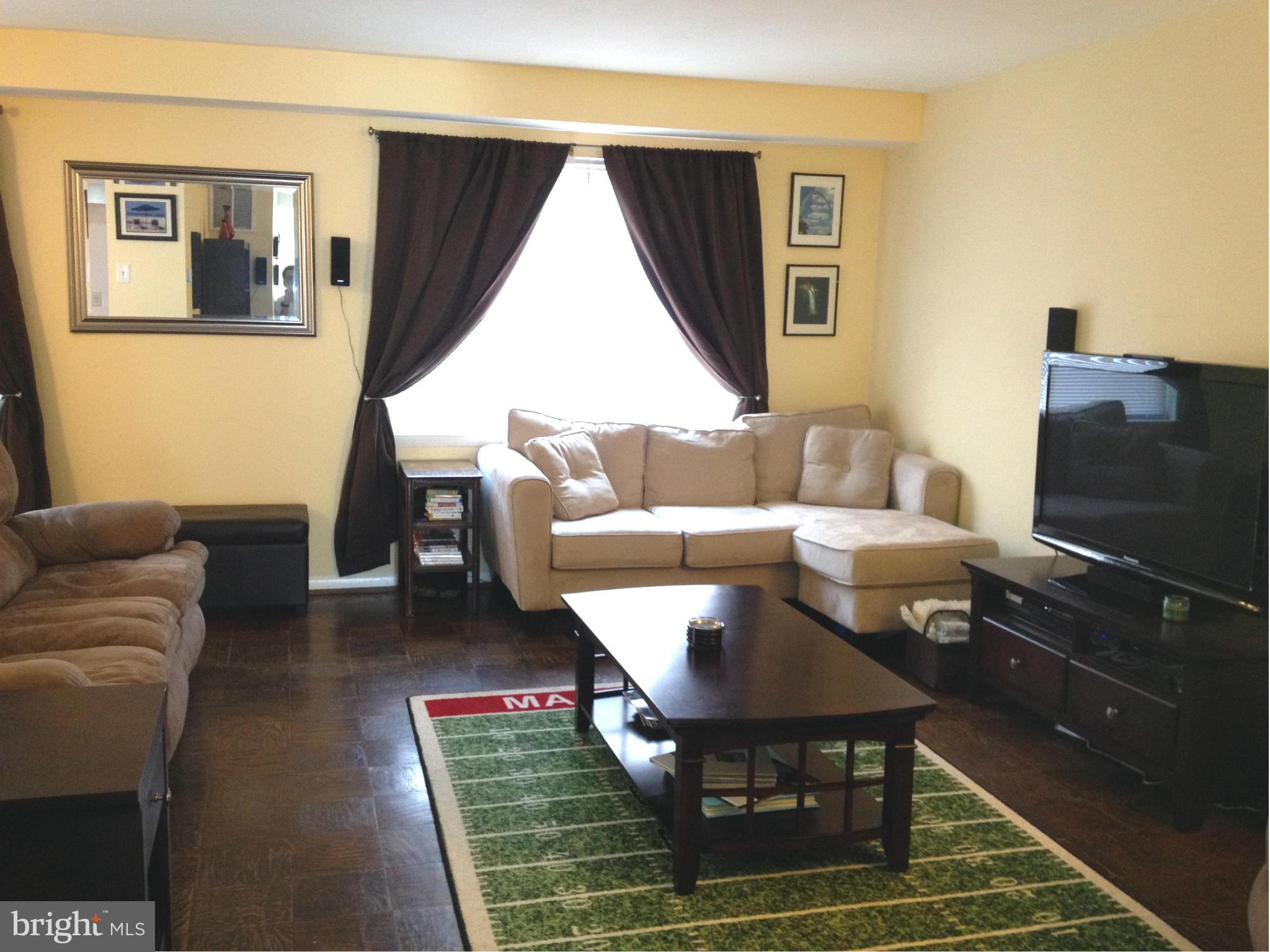 577 Summit Hall Road Gaithersburg, MD 20877 - Photo 11 of 18 Living Room
