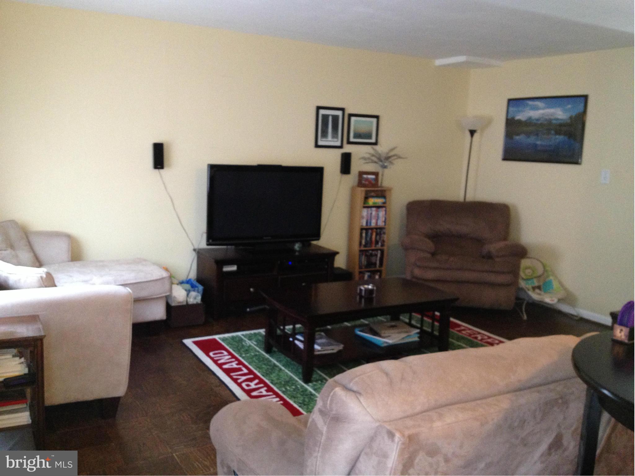 577 Summit Hall Road Gaithersburg, MD 20877 - Photo 12 of 18 Living Room
