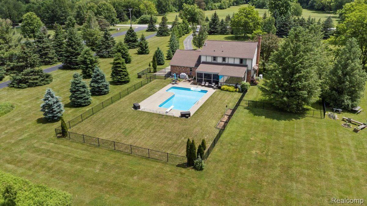 8597 Sashabaw Road Clarkston, MI 48348 - Photo 7 of 61 Gallery Image 7
