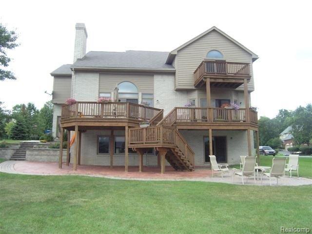 1902 Westridge Drive Rochester, MI 48306 - Photo 17 of 19 rear view 2