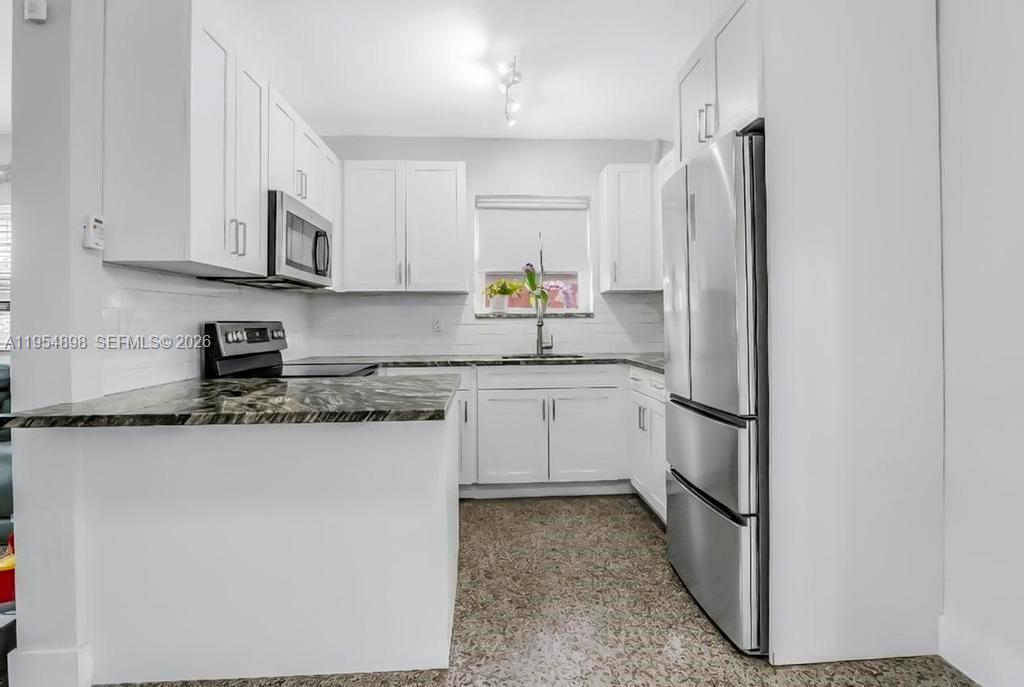 9435-9437 Southwest 39th Street Miami, FL 33165 - Photo 13 of 70