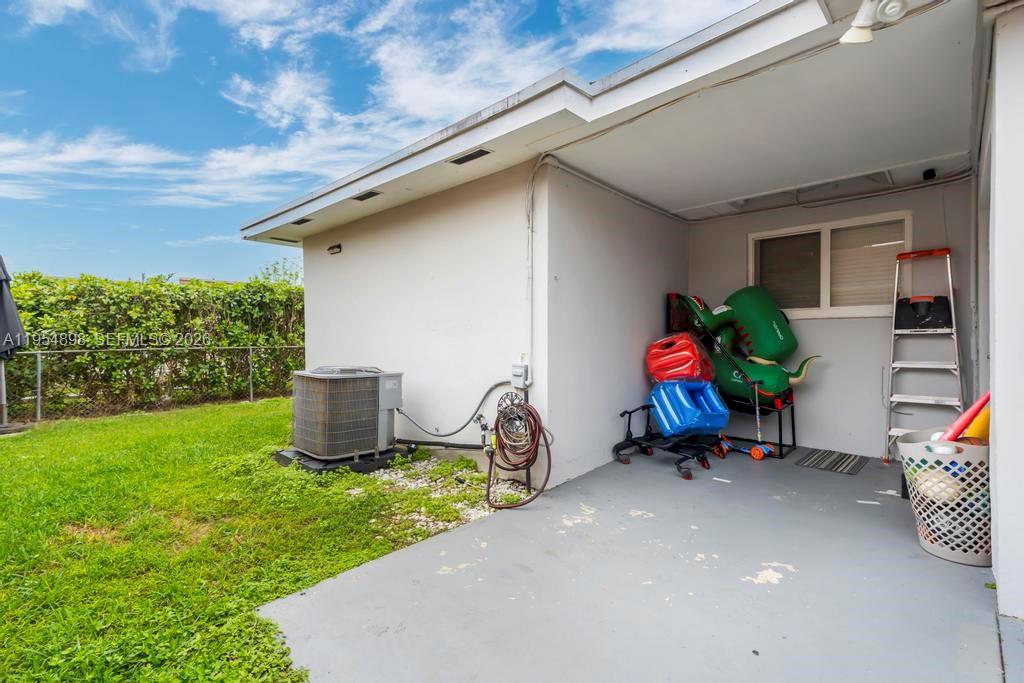 9435-9437 Southwest 39th Street Miami, FL 33165 - Photo 46 of 70