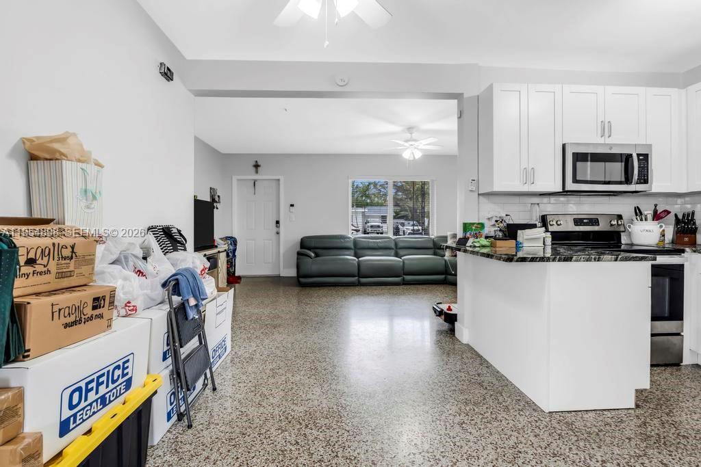 9435-9437 Southwest 39th Street Miami, FL 33165 - Photo 7 of 70