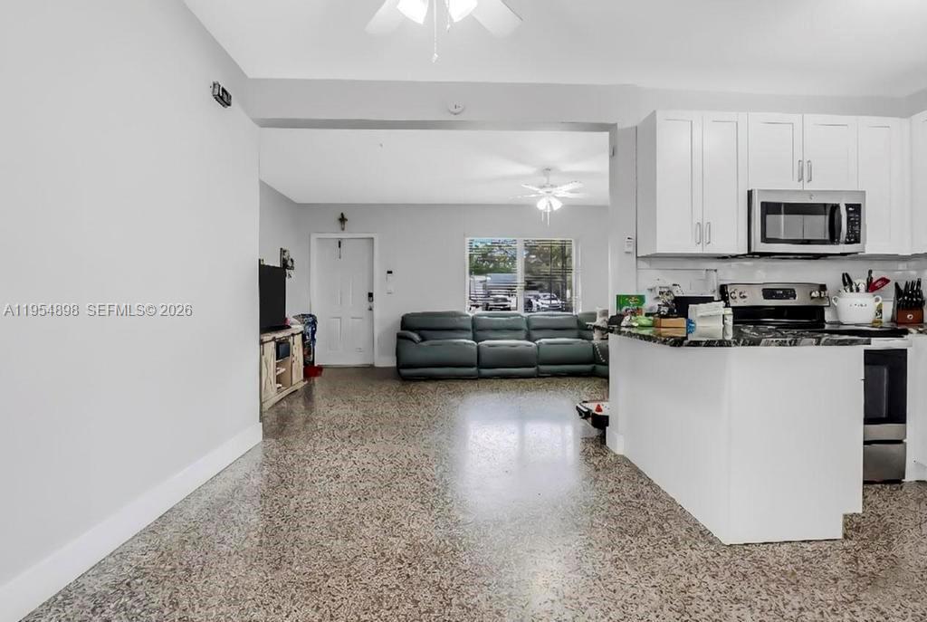 9435-9437 Southwest 39th Street Miami, FL 33165 - Photo 8 of 70