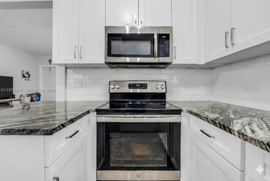 9435-9437 Southwest 39th Street Miami, FL 33165 - Photo 10 of 70