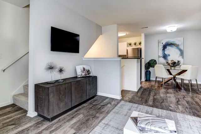 $3,163 | 350 Schubert Court, Unit 350, Wheaton, IL 60189