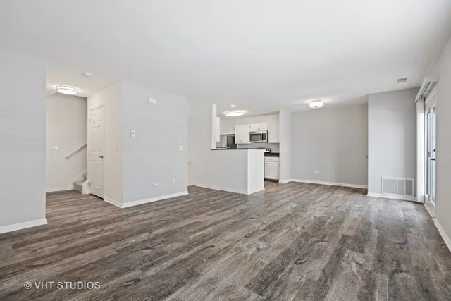 $3,163 | 350 Schubert Court, Unit 350, Wheaton, IL 60189