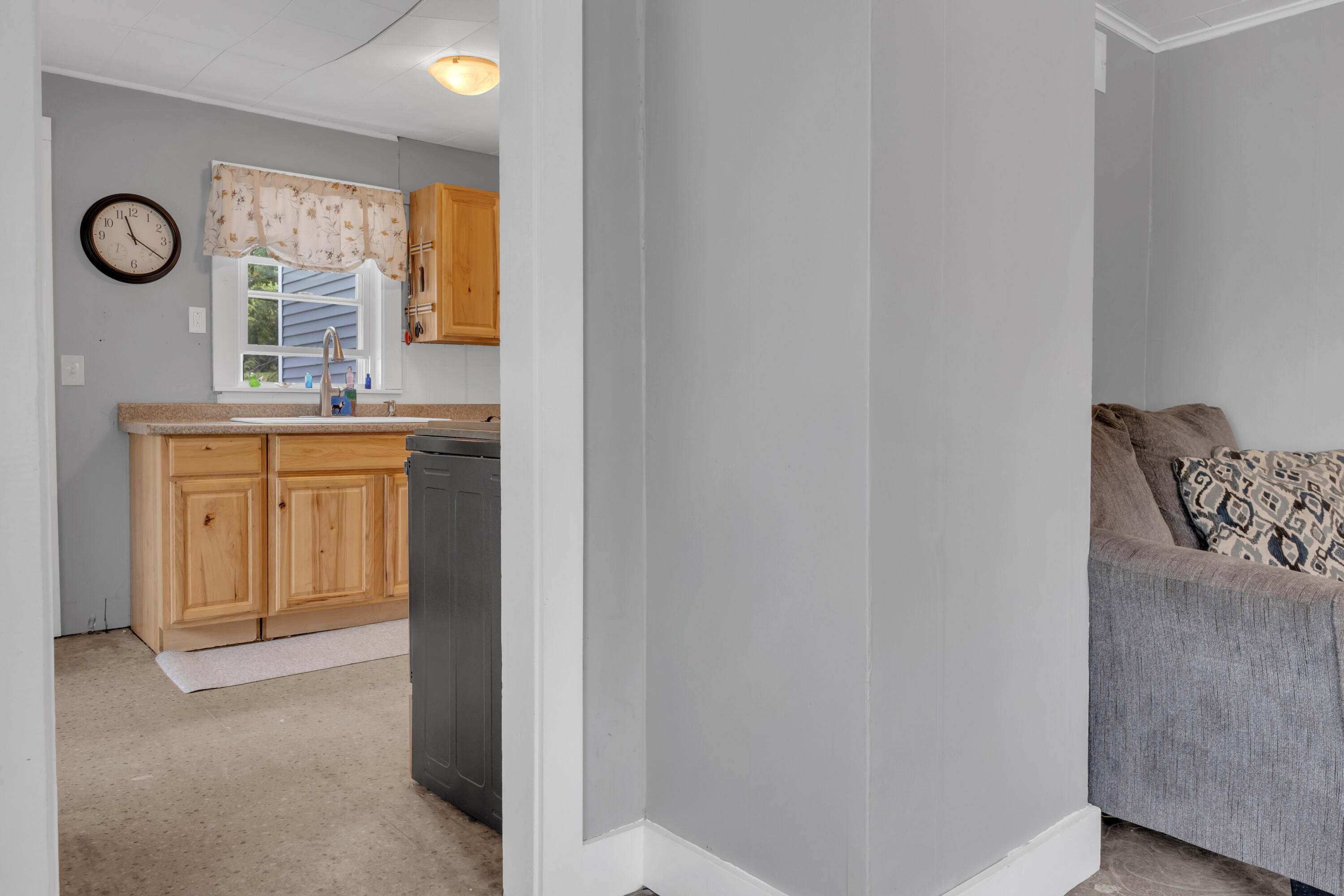 133 Middlesex Road Topsham, ME 04086 - Photo 9 of 69 Living To Kitchen