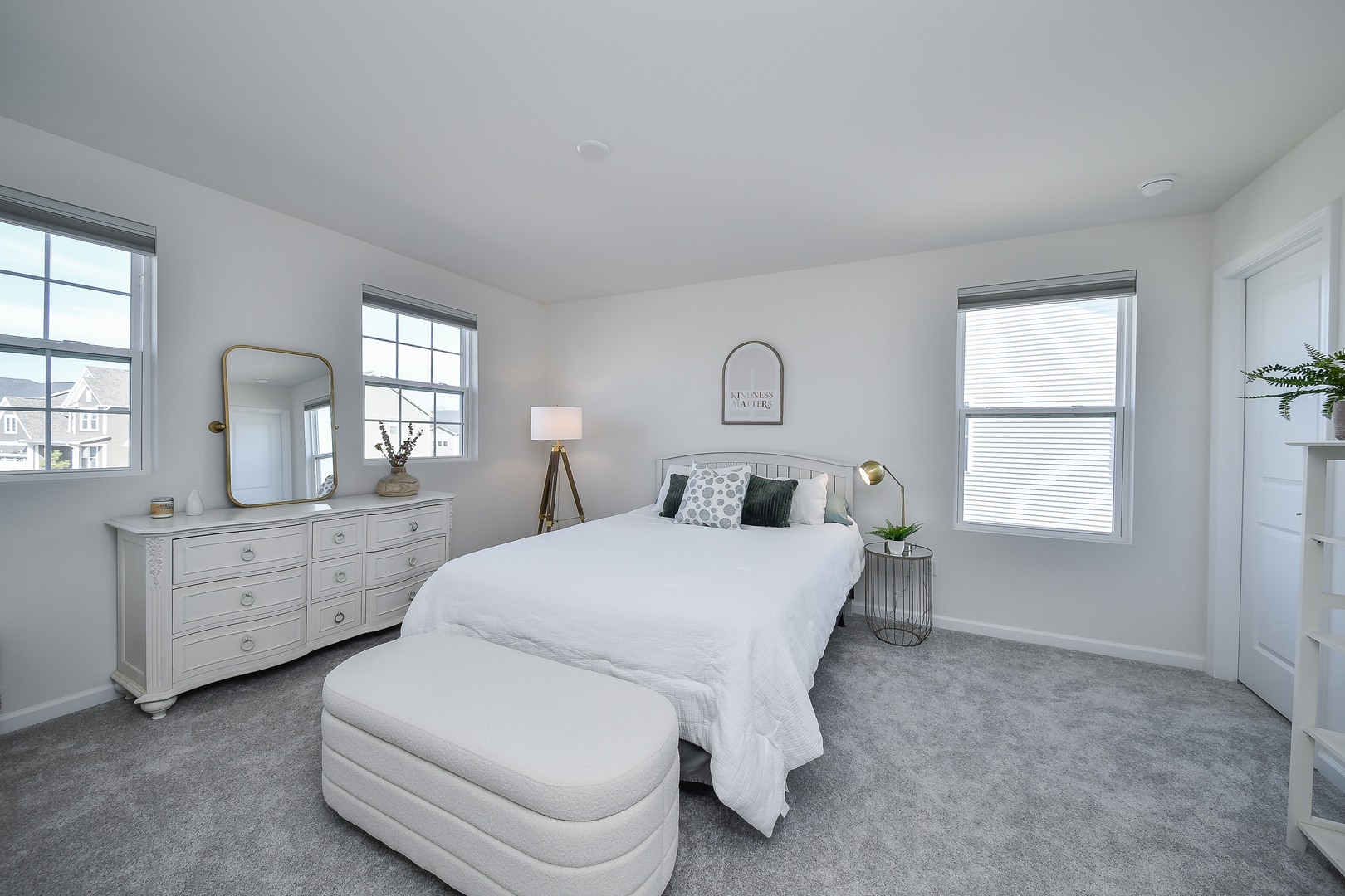 564 Thorne Street Batavia, IL 60510 - Photo 13 of 29 a room with a bed and a dresser