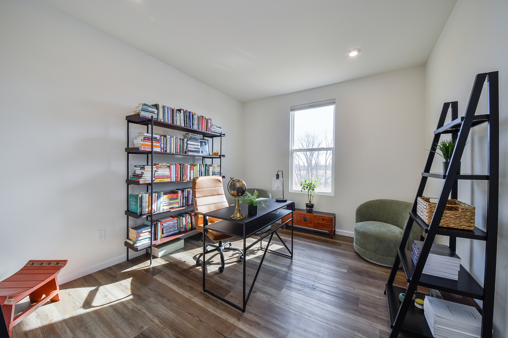 564 Thorne Street Batavia, IL 60510 - Photo 8 of 29 a living room with furniture and a book shelf