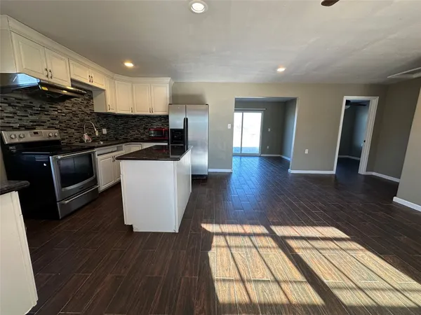 $2,300,000 | 25417 Highway 6, Hempstead, TX 77445