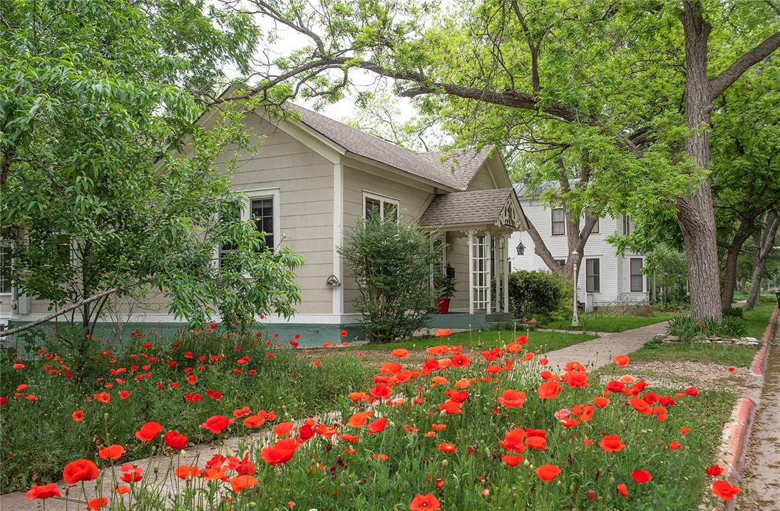 1305 South College Street Georgetown, TX 78626 - Photo 1 of 1
