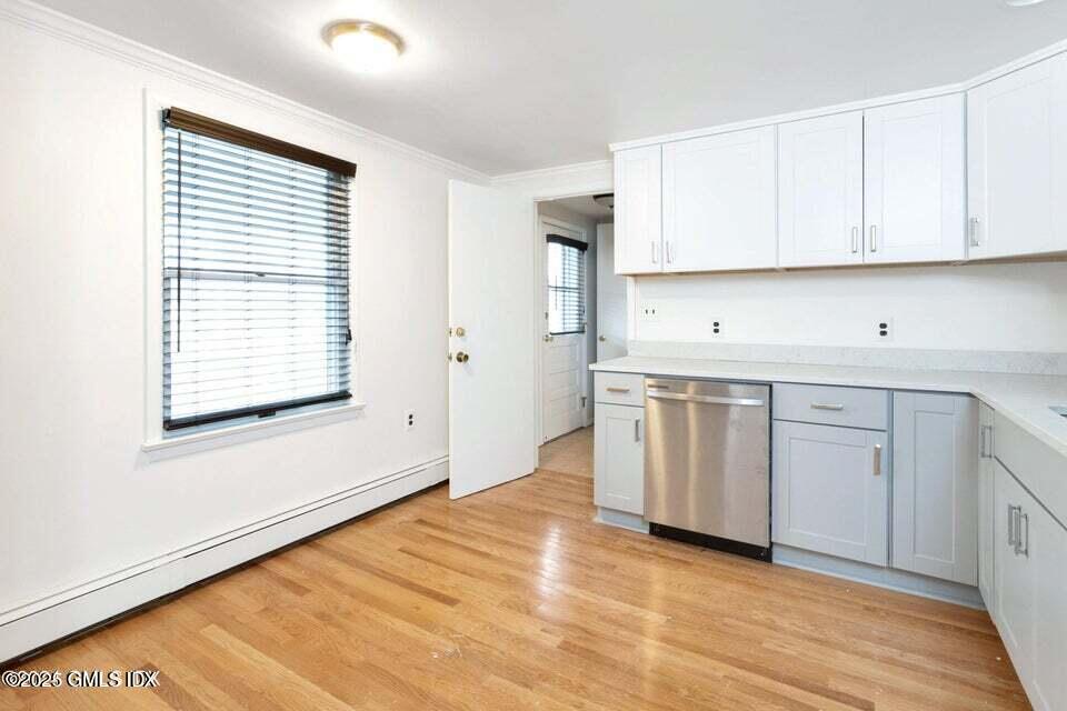 3 Old Field Point Road, Unit 4 Greenwich, CT 06830 - Photo 2 of 8 Kitchen