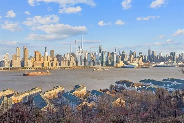 $375,000 | 6405 Boulevard East, Unit D4, West New York, NJ 07093