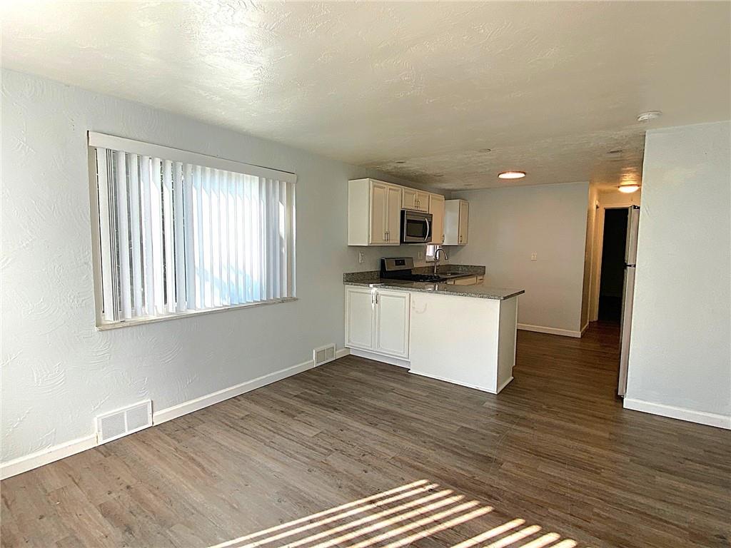 8-10 Pointview Road Pittsburgh, PA 15227 - Photo 17 of 50 10 Pointview Rd Unit A Living Room