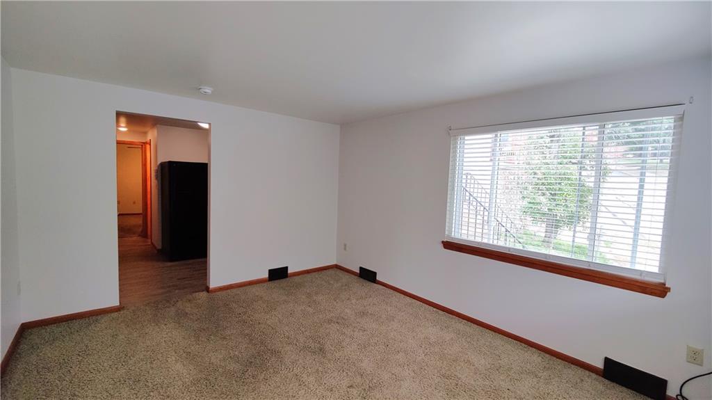 8-10 Pointview Road Pittsburgh, PA 15227 - Photo 23 of 50 10 Pointview Rd Unit B Living Room