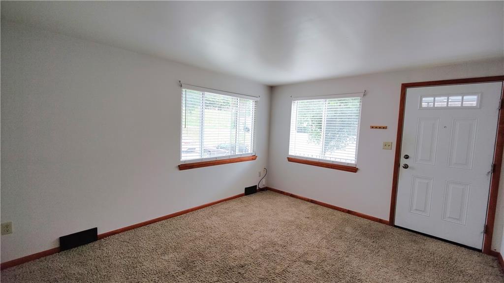 8-10 Pointview Road Pittsburgh, PA 15227 - Photo 24 of 50 10 Pointview Rd Unit B Living Room