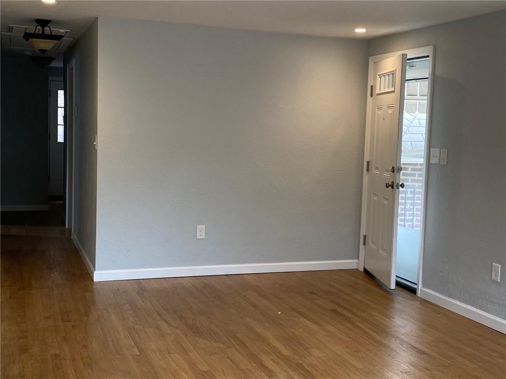 8-10 Pointview Road Pittsburgh, PA 15227 - Photo 33 of 50 10 Pointview Rd Unit C Entry to Living Room