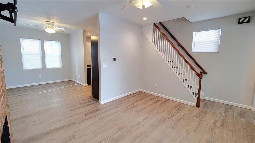 8-10 Pointview Road Pittsburgh, PA 15227 - Photo 5 of 50 8 Pointview Rd Living Room