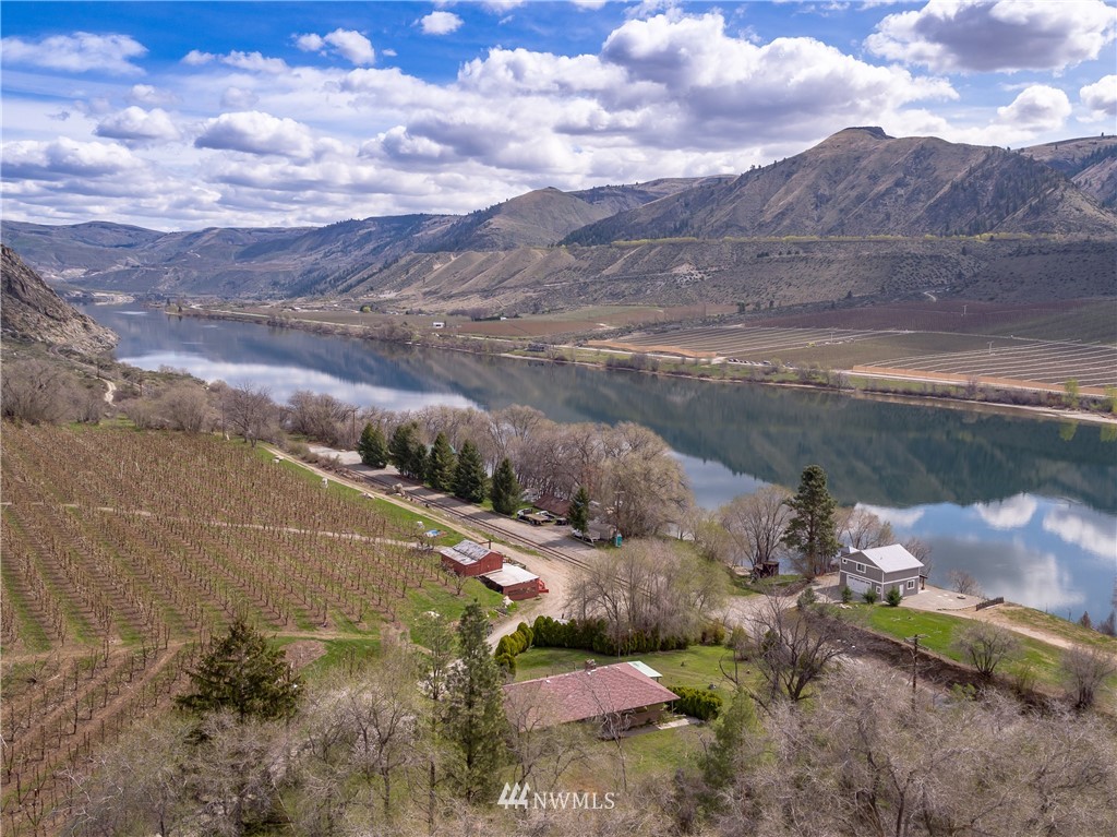 509 Stayman Flats Road Chelan, WA 98816 - Photo 2 of 25 Gallery Image 2
