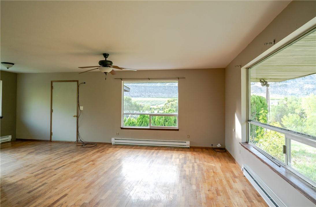 509 Stayman Flats Road Chelan, WA 98816 - Photo 5 of 25 Gallery Image 5