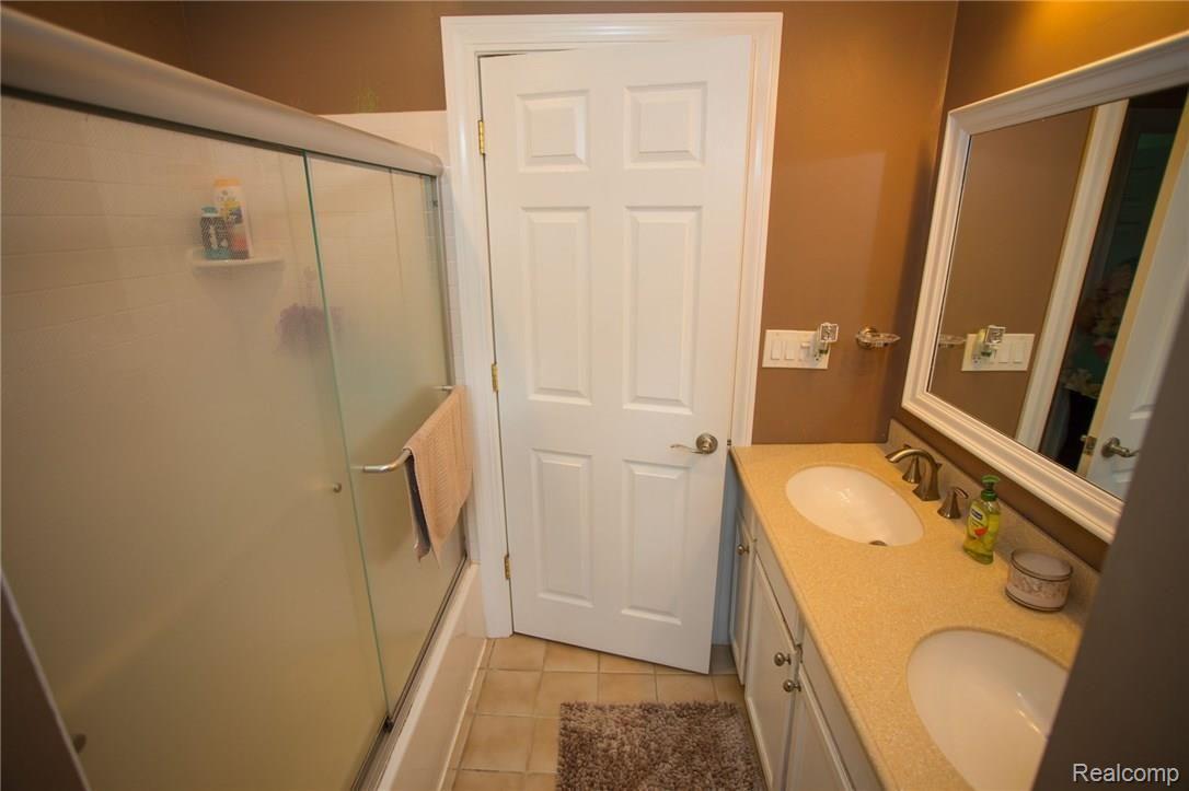 5898 Cullen Road Fenton, MI 48430 - Photo 34 of 43 5859-Cullen-0026.jpg