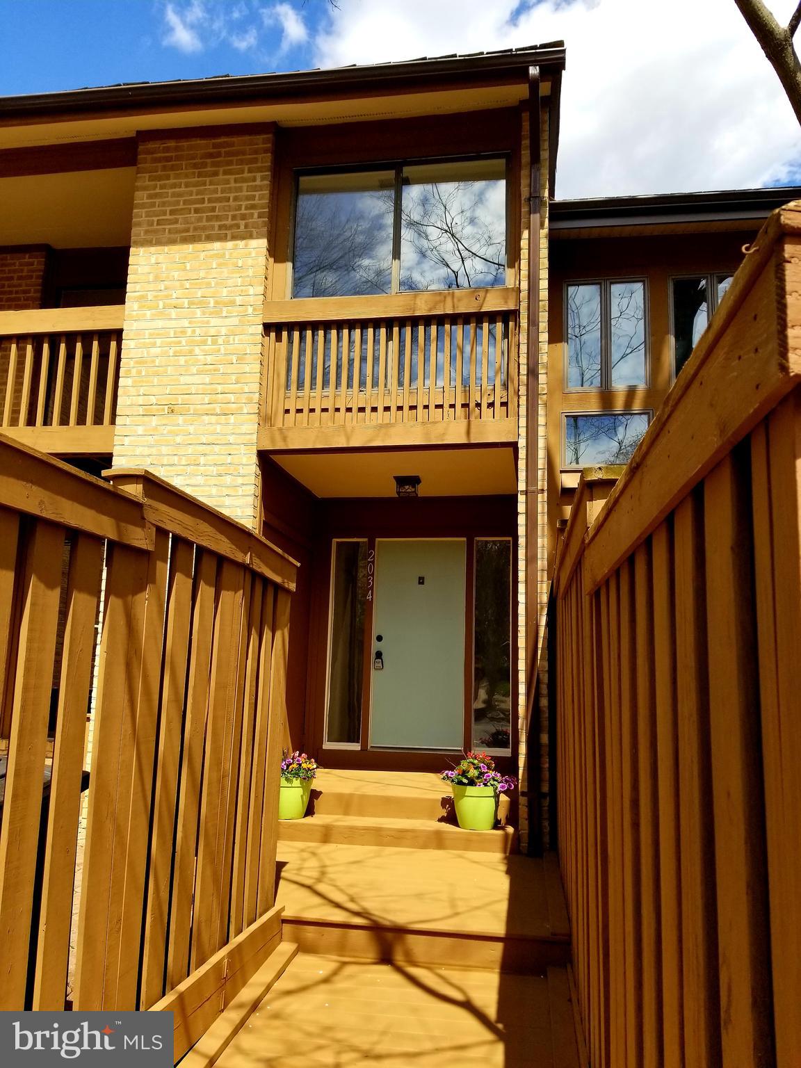 2034 Lakewinds Drive Reston, VA 20191 - Photo 2 of 41 Gallery Image 2