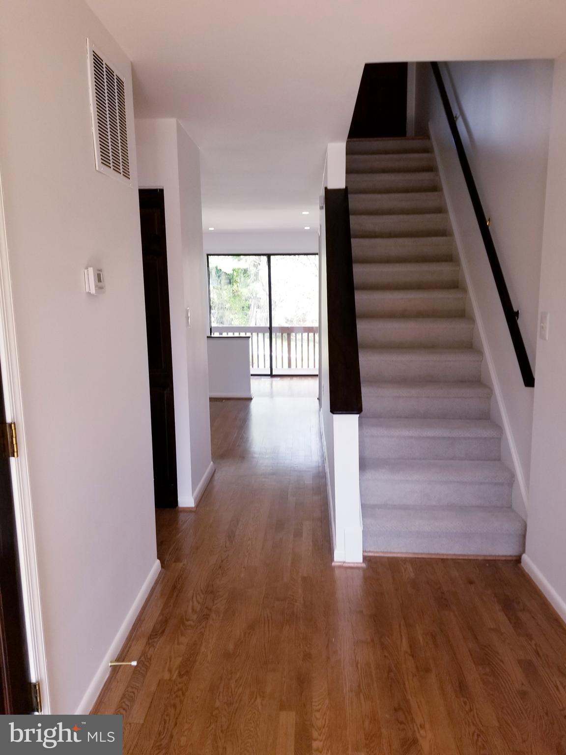 2034 Lakewinds Drive Reston, VA 20191 - Photo 5 of 41 Gallery Image 5