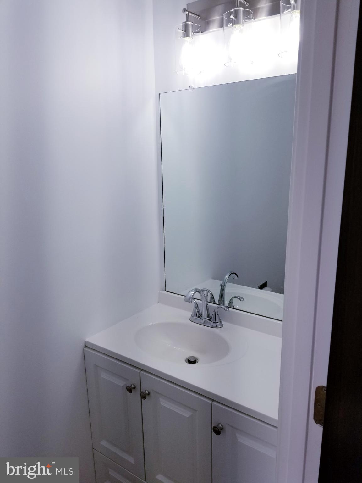 2034 Lakewinds Drive Reston, VA 20191 - Photo 6 of 41 Gallery Image 6