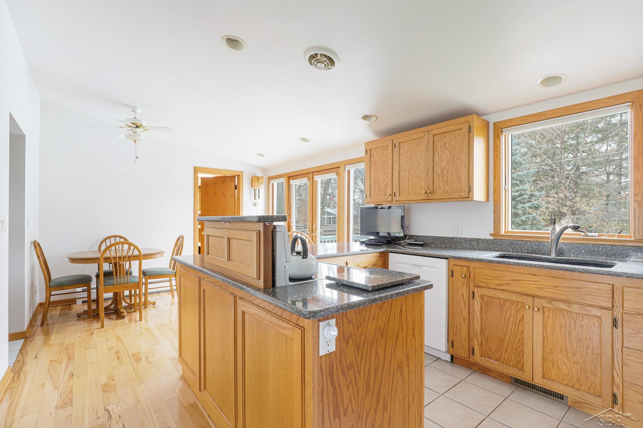 268 Frank Road Frankenmuth, MI 48734 - Photo 17 of 54 50099069-16.JPG