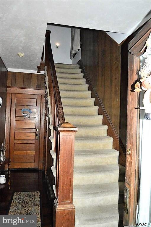 402 Frederick Street Hanover, PA 17331 - Photo 5 of 22 Foyer