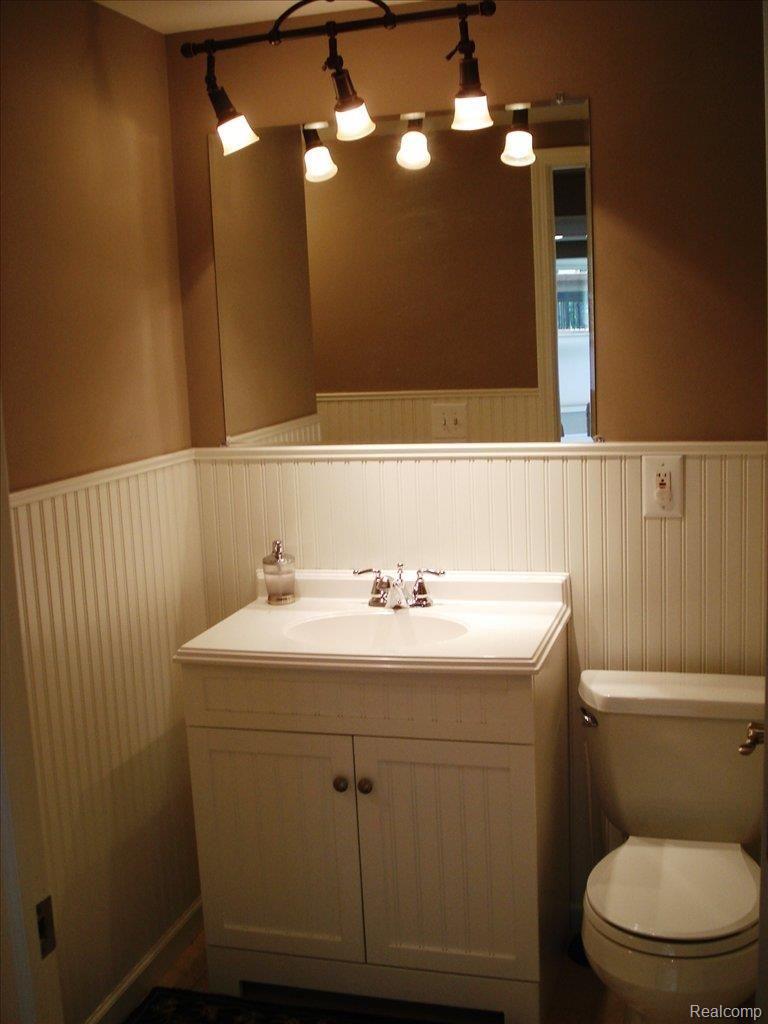 3508 Summit Ridge Drive Rochester, MI 48306 - Photo 16 of 25 basment full bath