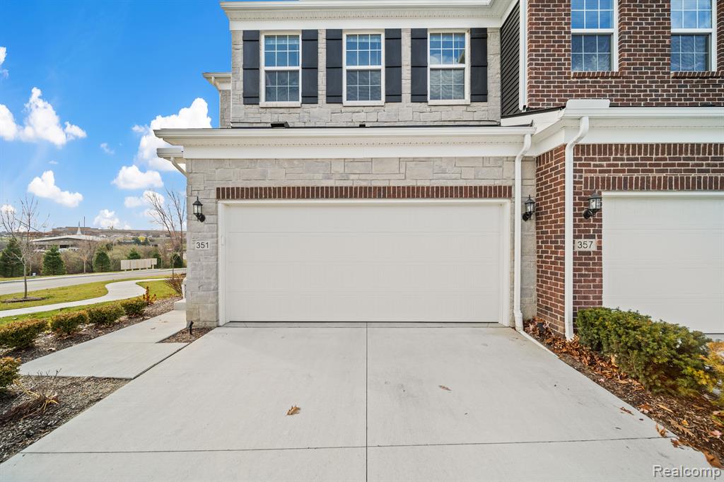 351 Strawberry Drive Rochester, MI 48307 - Photo 1 of 32 Gallery Image 1