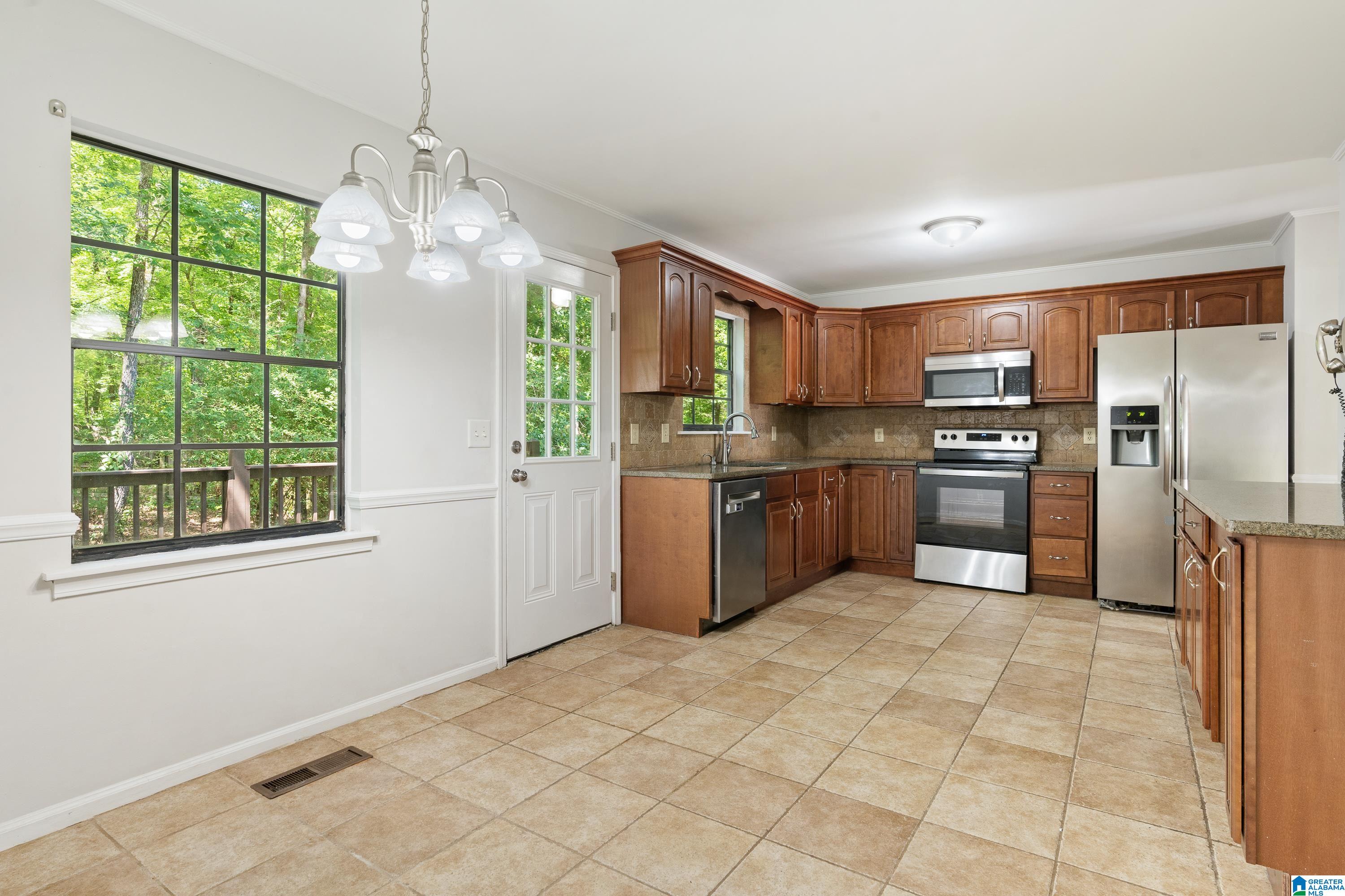 2027 Diane Lane Alabaster, AL 35007 - Photo 19 of 35