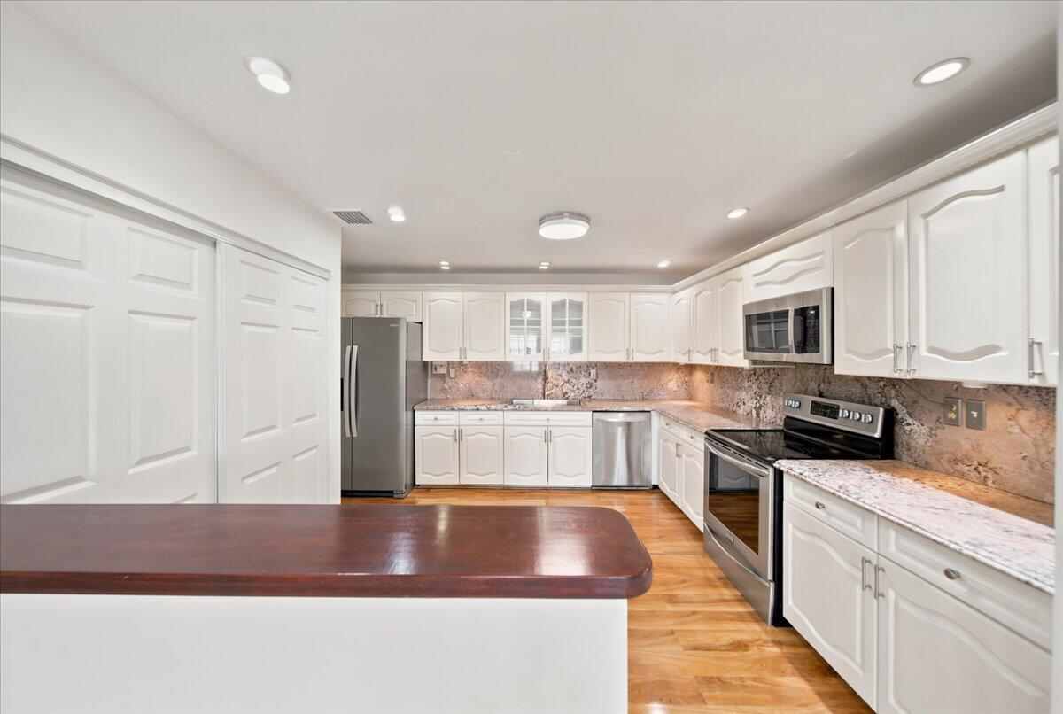 20009 Northwest 66th Place Hialeah, FL 33015 - Photo 12 of 33 a large kitchen with cabinets