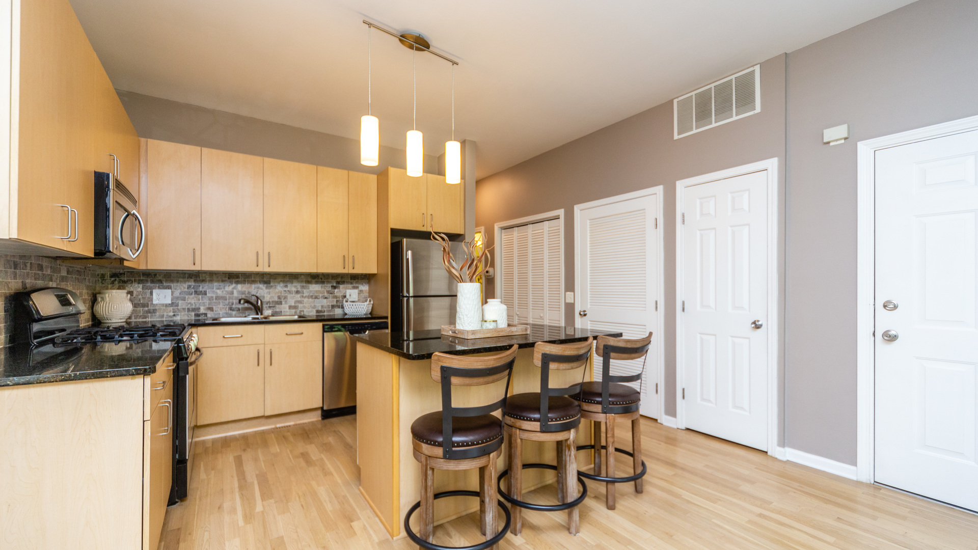 2123 West Rice Street, Unit 2E Chicago, IL 60622 - Photo 6 of 19