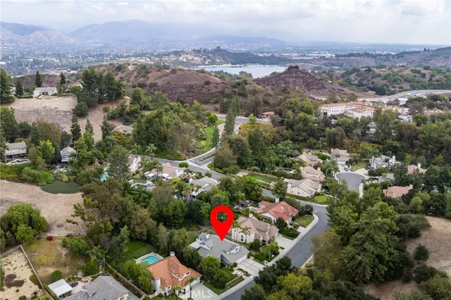 an aerial view of residential house and lake view