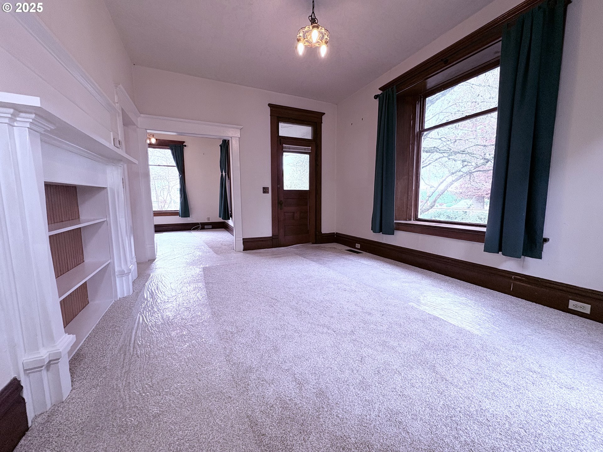 430 West Water Street Stayton, OR 97383 - Photo 19 of 42 an empty room with windows cabinet and fireplace