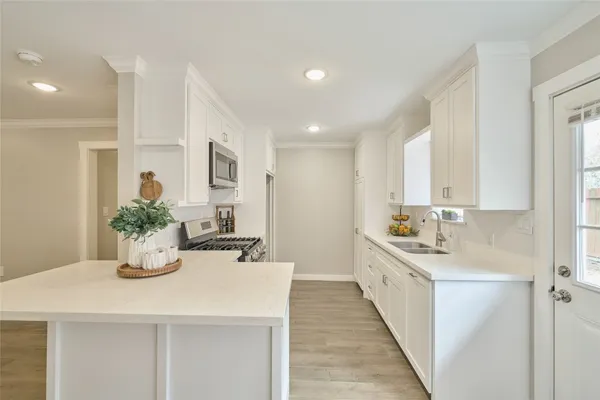 $1,350 | 309 South Magnolia Street, Tomball, TX 77375