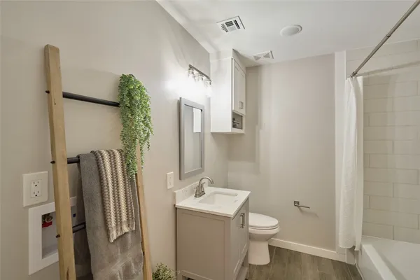 $1,350 | 309 South Magnolia Street, Tomball, TX 77375