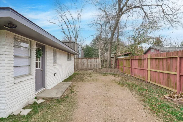 $1,350 | 309 South Magnolia Street, Tomball, TX 77375