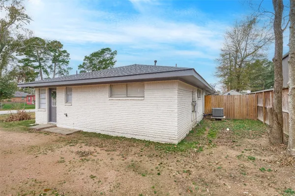 $1,350 | 309 South Magnolia Street, Tomball, TX 77375