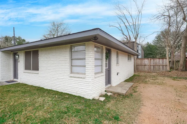 $1,350 | 309 South Magnolia Street, Tomball, TX 77375