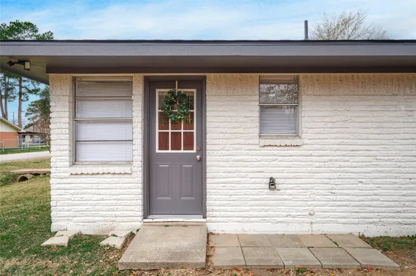 $1,350 | 309 South Magnolia Street, Tomball, TX 77375