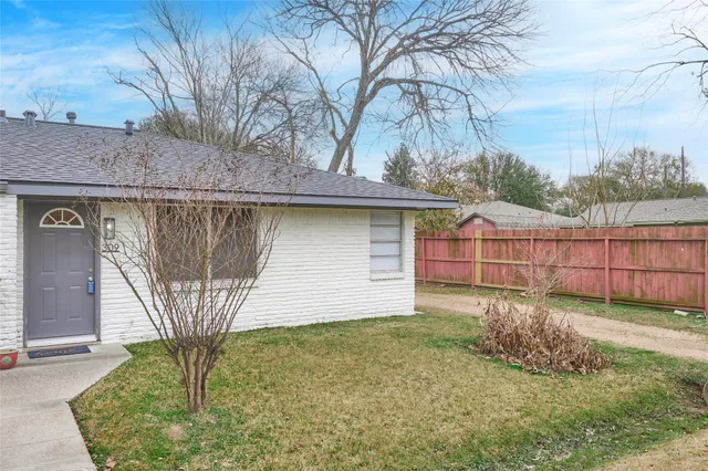 $1,350 | 309 South Magnolia Street, Tomball, TX 77375