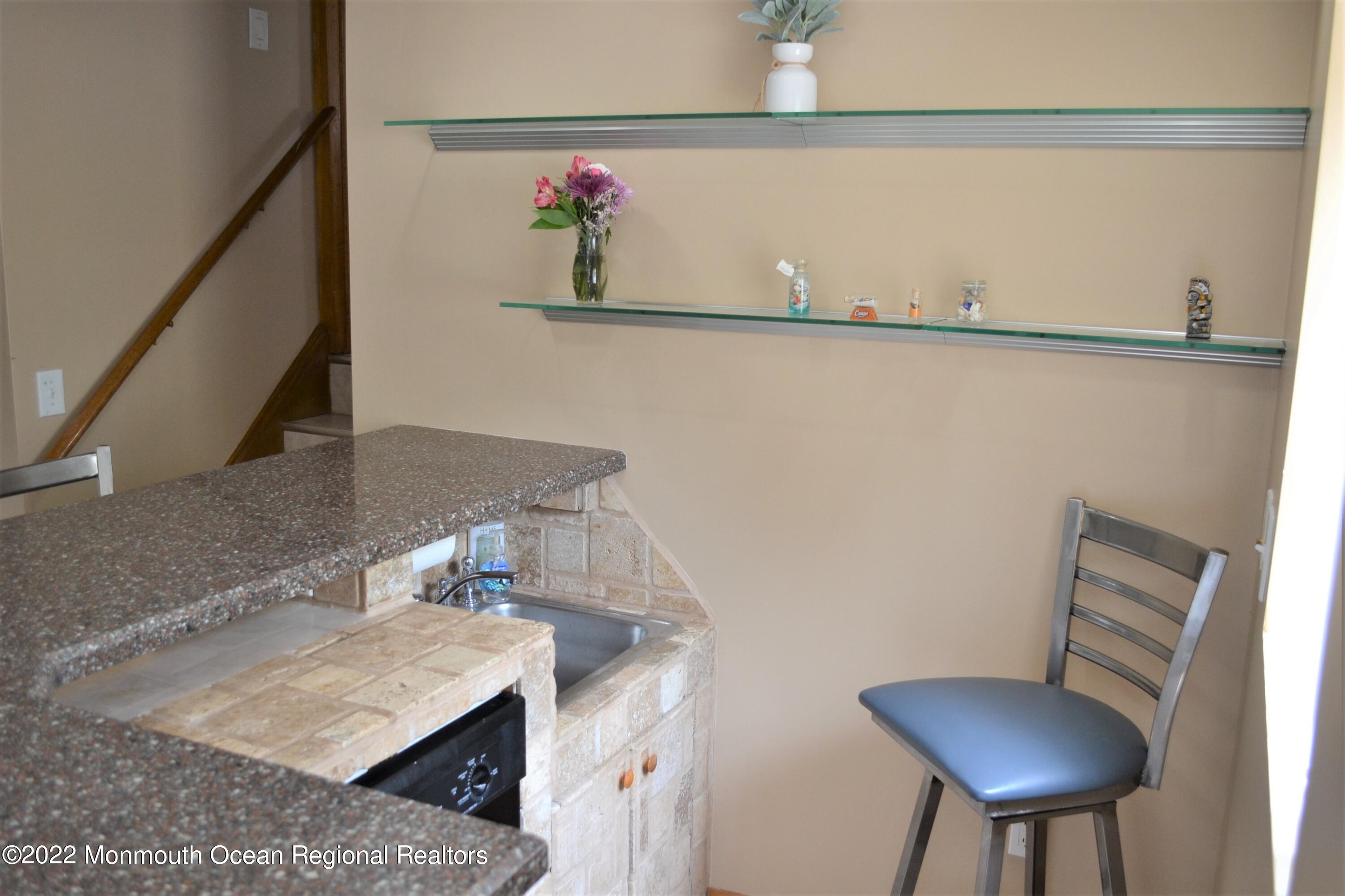 319 Boulevard Kenilworth, NJ 07033 - Photo 13 of 40 family room wet bar