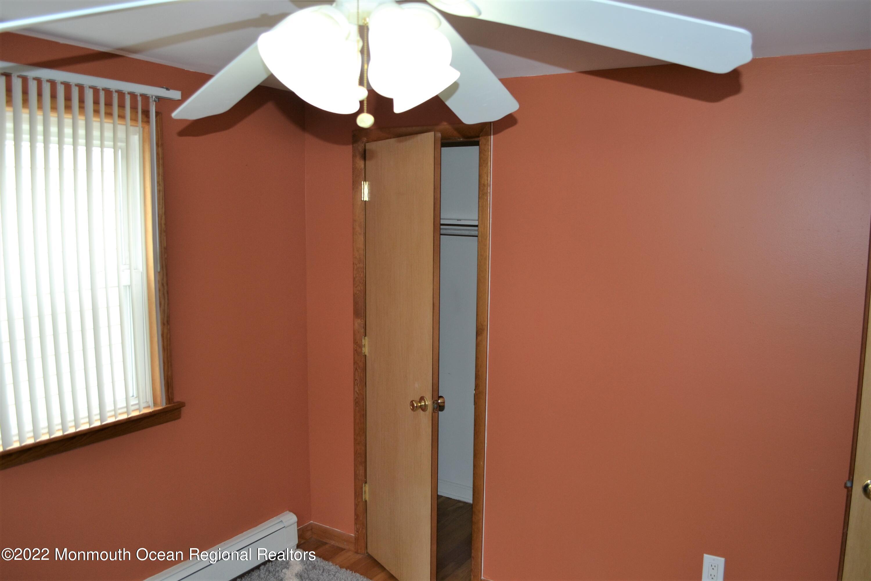 319 Boulevard Kenilworth, NJ 07033 - Photo 20 of 40 2nd floor bedroom2 closet